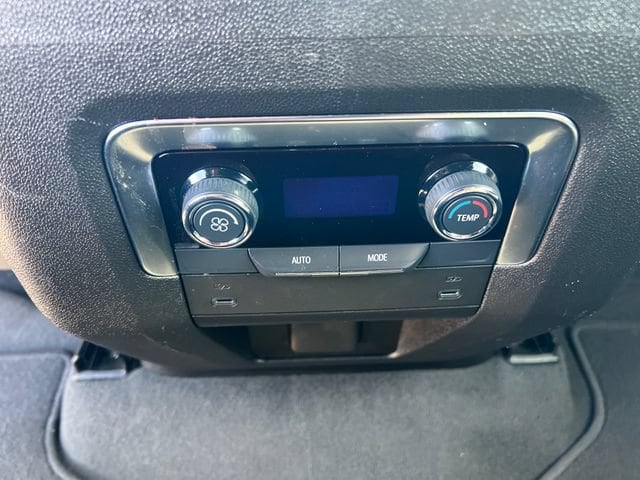 2025 Chevrolet Suburban Z71 - Photo 18