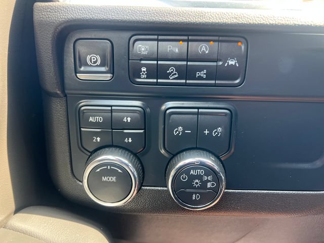 2025 Chevrolet Suburban Z71 - Photo 29