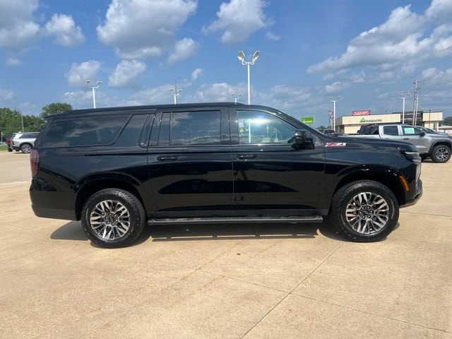2025 Chevrolet Suburban Z71 - Photo 5