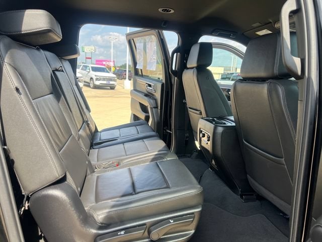 2025 Chevrolet Suburban Z71 - Photo 15