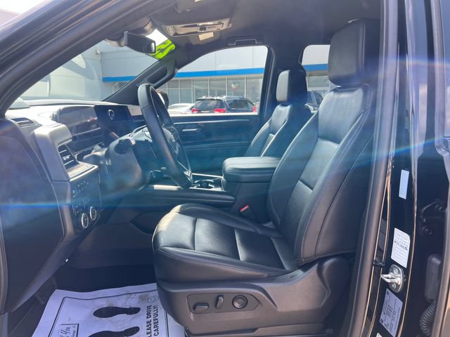 2025 Chevrolet Suburban Z71 - Photo 10