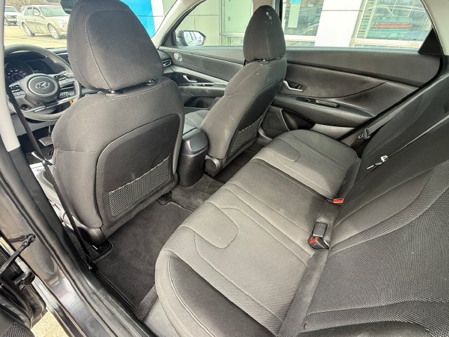2022 Hyundai Elantra SE - Photo 11