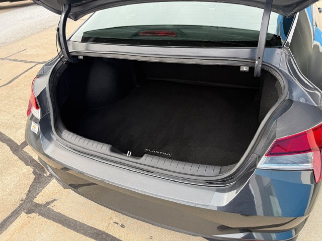 2022 Hyundai Elantra SE - Photo 14