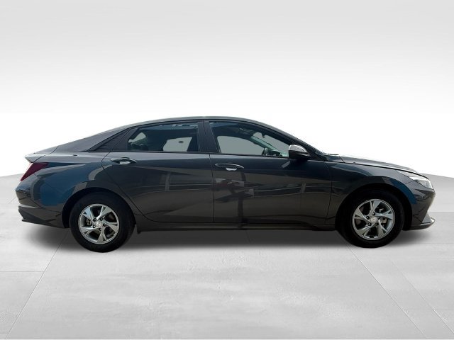 2022 Hyundai Elantra SE - Photo 6
