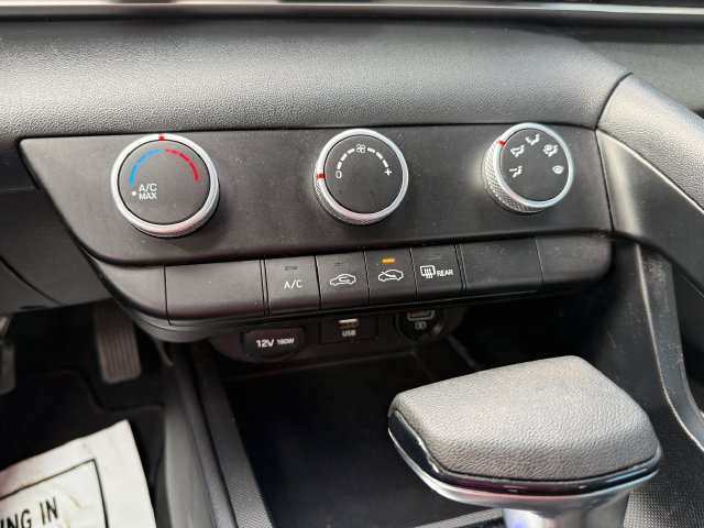 2022 Hyundai Elantra SE - Photo 24