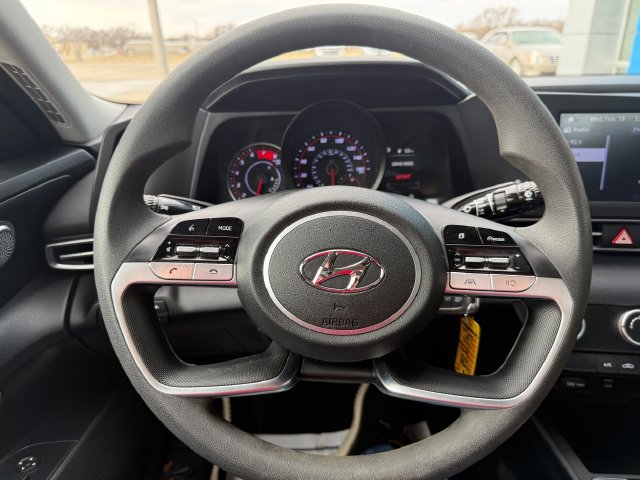 2022 Hyundai Elantra SE - Photo 18