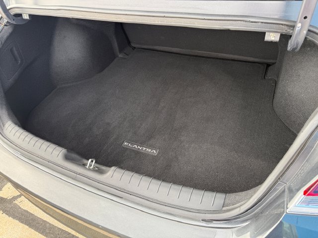 2022 Hyundai Elantra SE - Photo 13