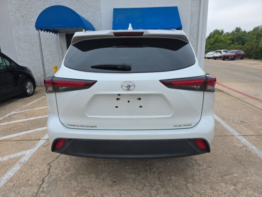 Used 2024 Toyota Highlander LE