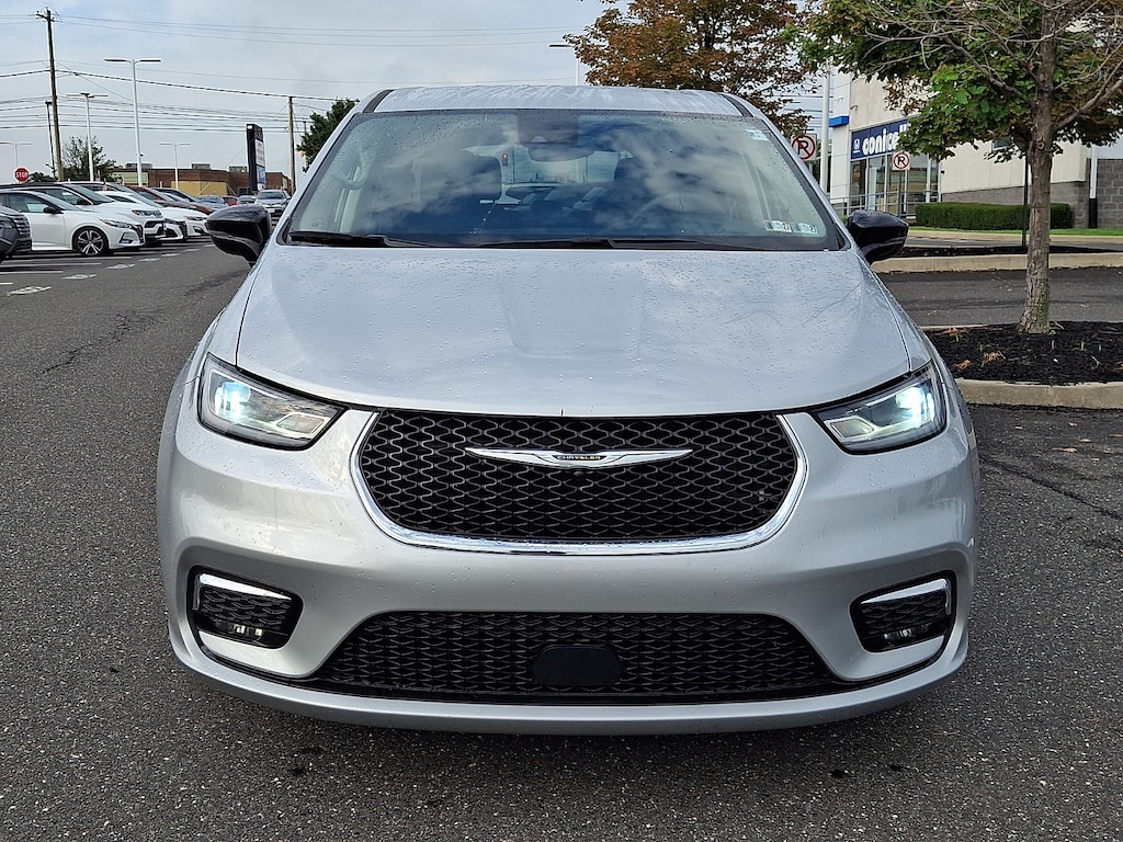 Used 2024 Chrysler Pacifica Touring L Touring L FWD