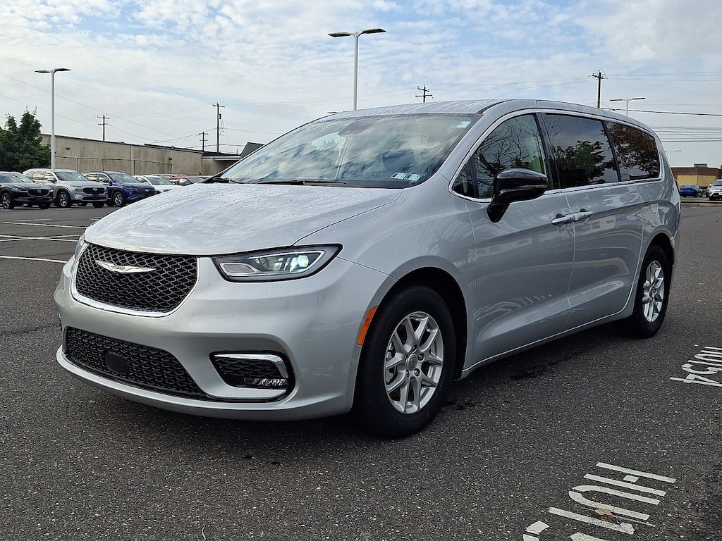 Used 2024 Chrysler Pacifica Touring L Touring L FWD