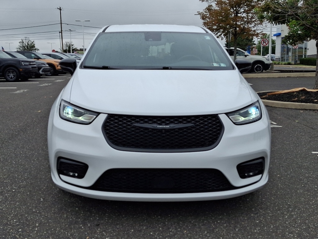Used 2024 Chrysler Pacifica Hybrid S Appearance Pkg Hybrid S Appearance Pkg FWD