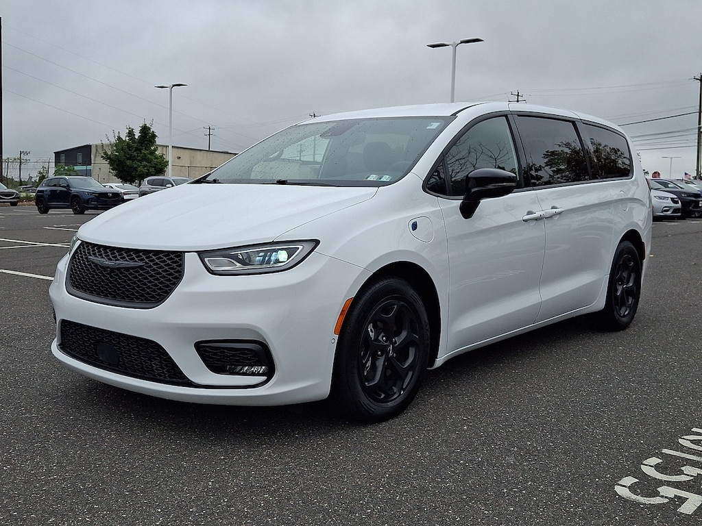 Used 2024 Chrysler Pacifica Hybrid S Appearance Pkg Hybrid S Appearance Pkg FWD