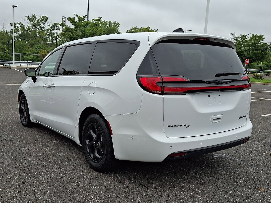 Used 2024 Chrysler Pacifica Hybrid S Appearance Pkg Hybrid S Appearance Pkg FWD