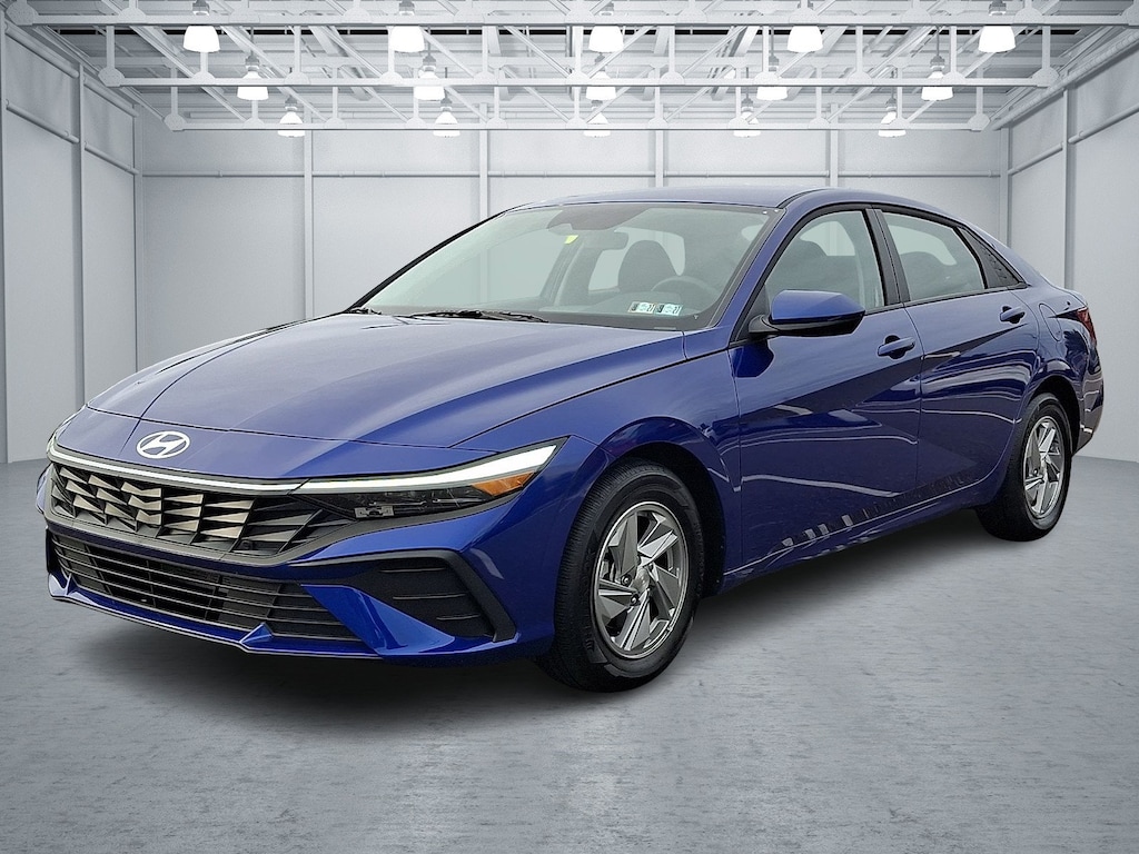 Used 2025 Hyundai Elantra SE Sedan