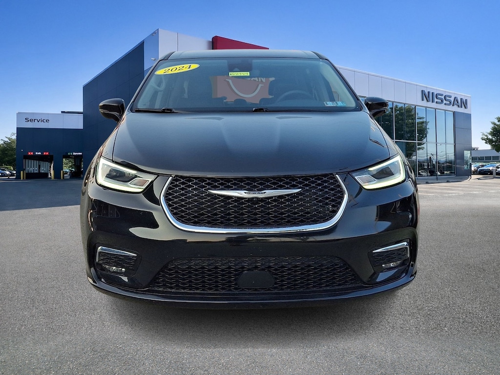 Used 2024 Chrysler Pacifica Touring L Van Passenger Van