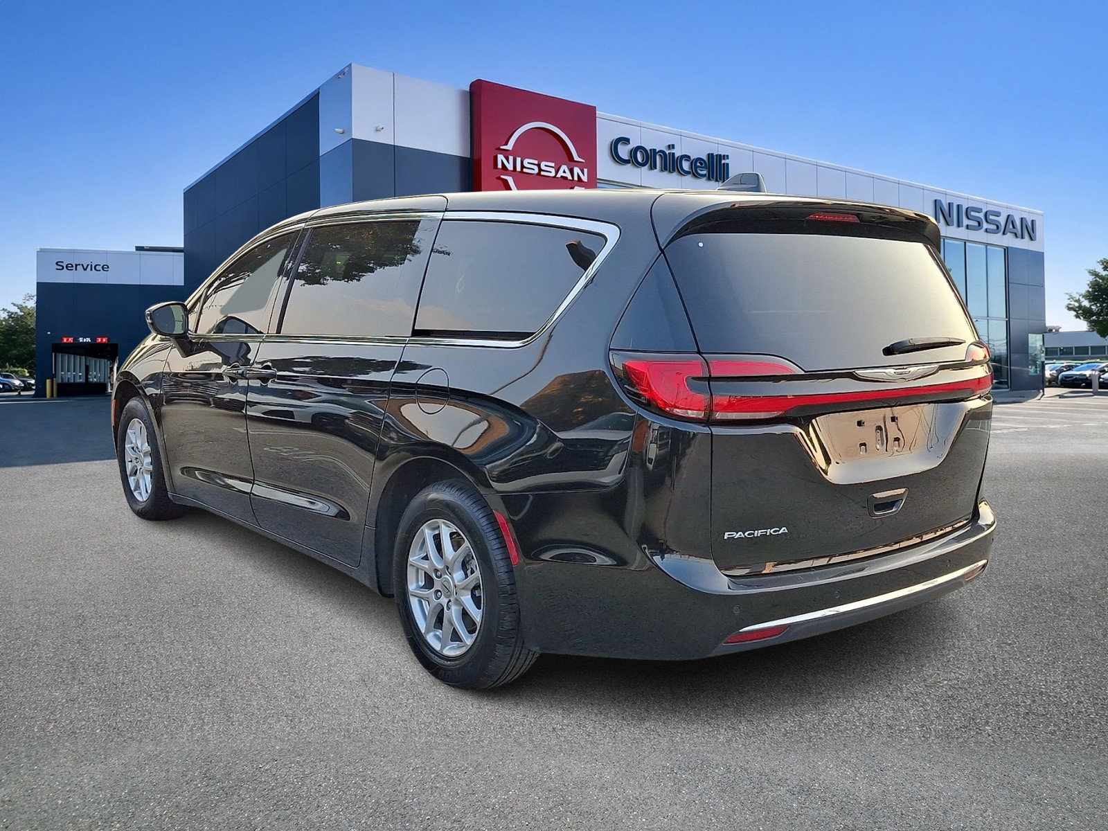 Used 2024 Chrysler Pacifica Touring L Van Passenger Van