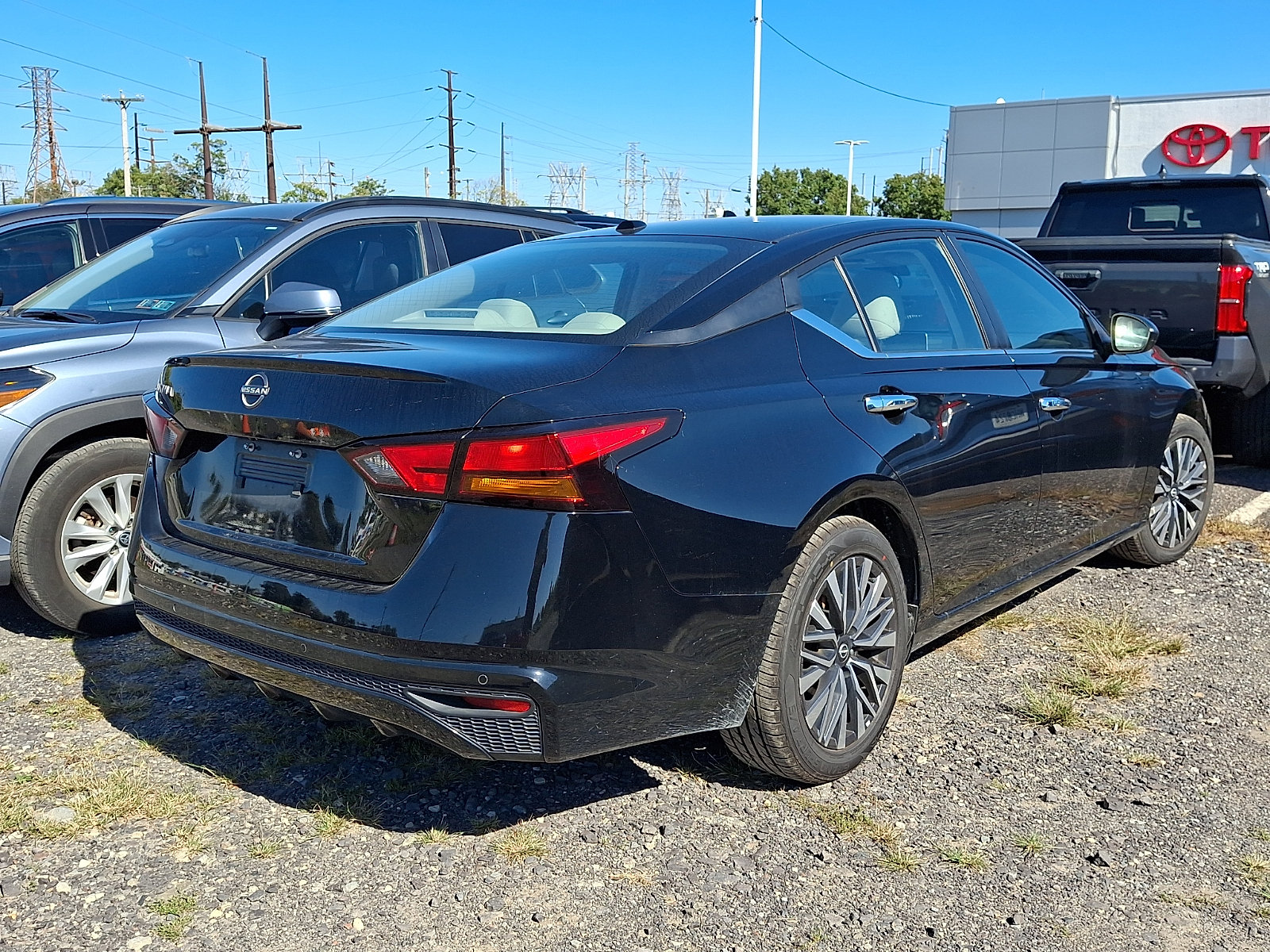 Used 2025 Nissan Altima SV Sedan