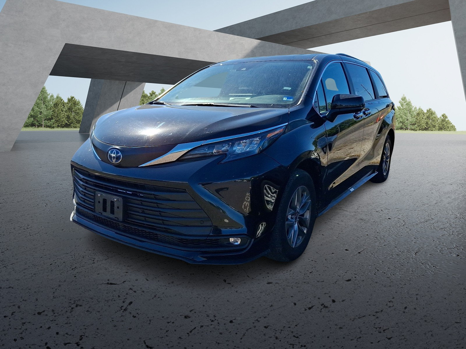 Certified 2025 Toyota Sienna XLE Minivan