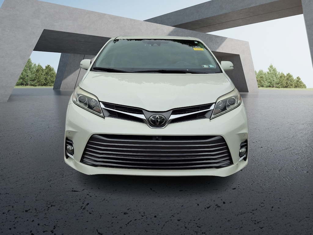 Used 2018 Toyota Sienna Limited Premium Minivan