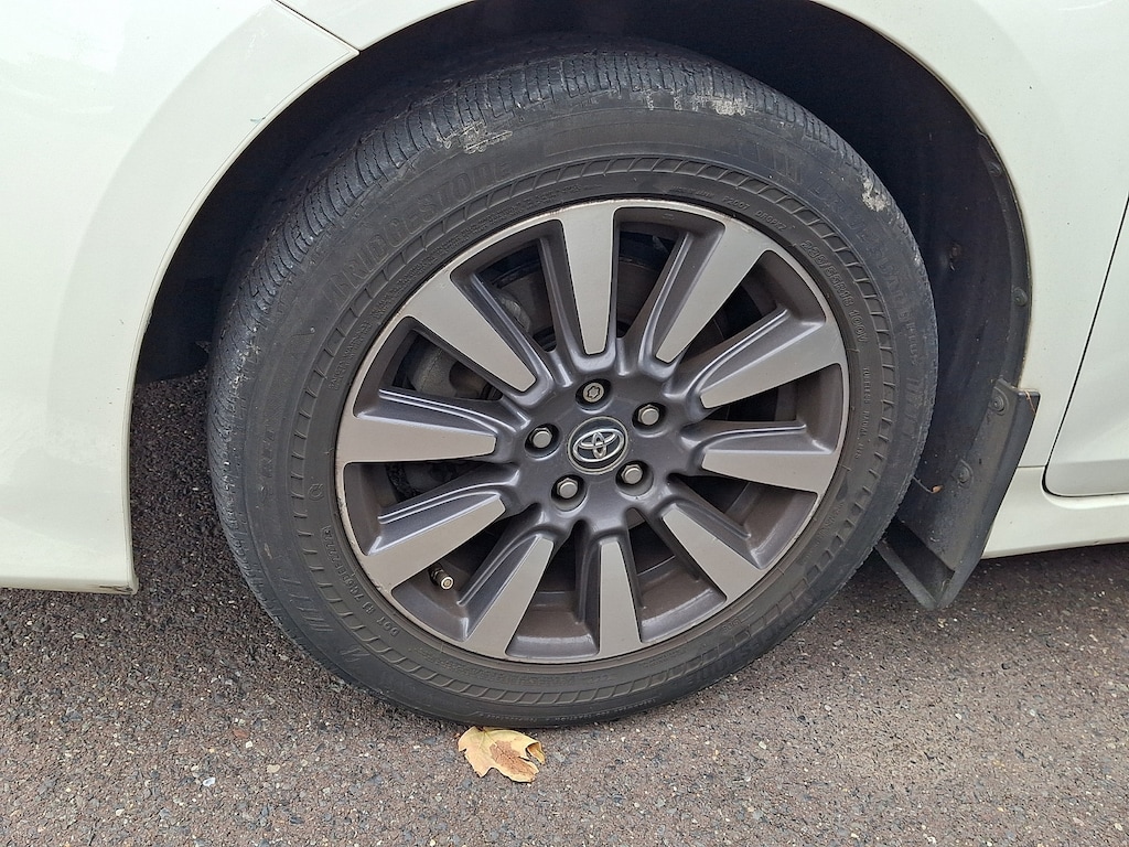 Used 2018 Toyota Sienna Limited Premium Minivan