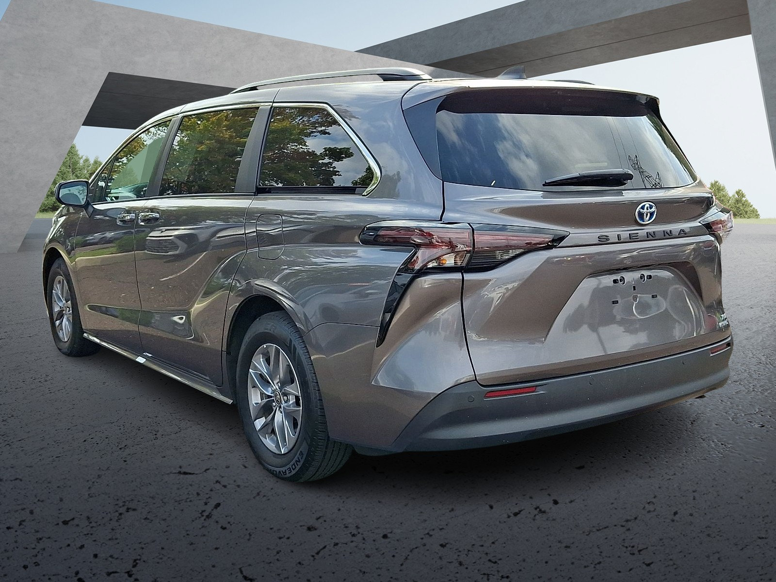 Used 2024 Toyota Sienna XLE Minivan