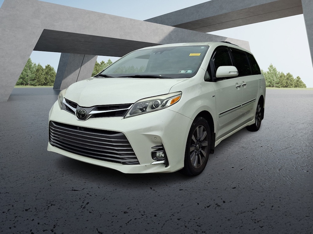 Used 2018 Toyota Sienna Limited Premium Minivan