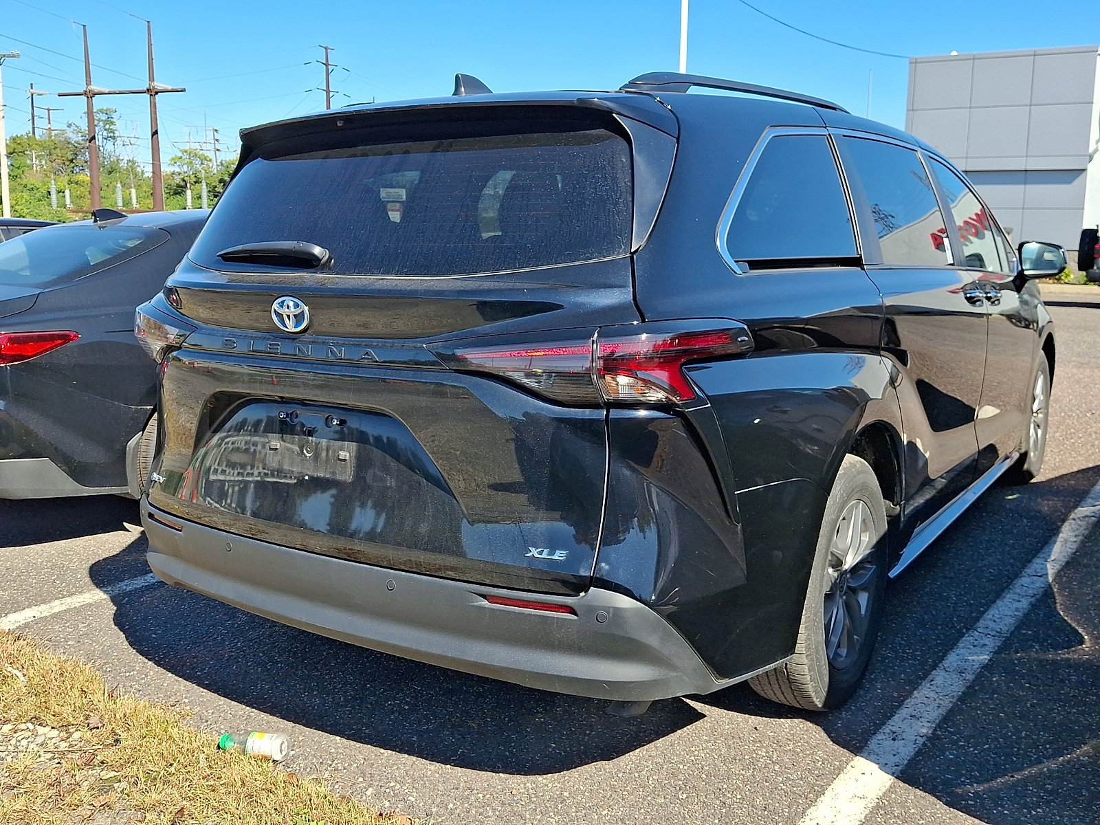 Certified 2025 Toyota Sienna XLE Minivan