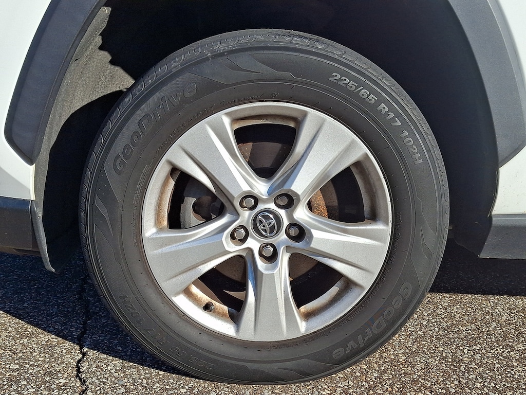 Used 2020 Toyota RAV4 XLE SUV
