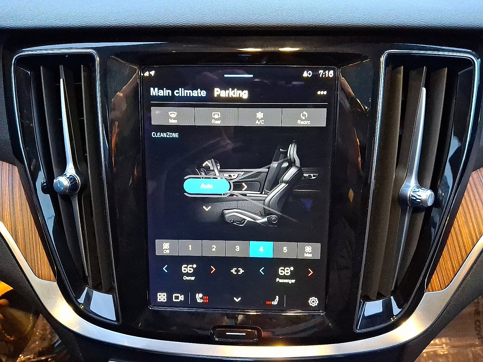 2024 Volvo V60 Cross Country Plus - Photo 18
