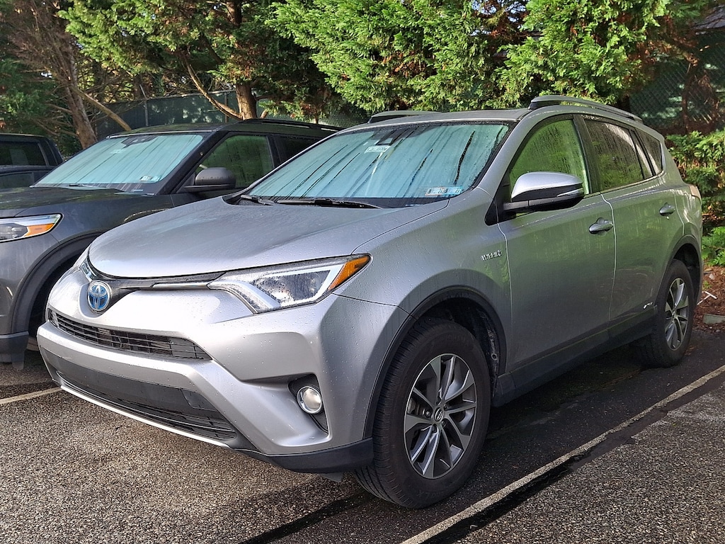 Used 2017 Toyota RAV4 Hybrid XLE SUV