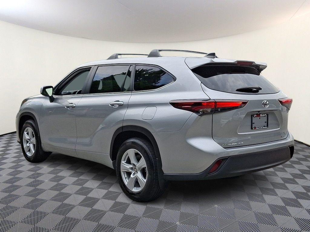 Used 2024 Toyota Highlander LE SUV