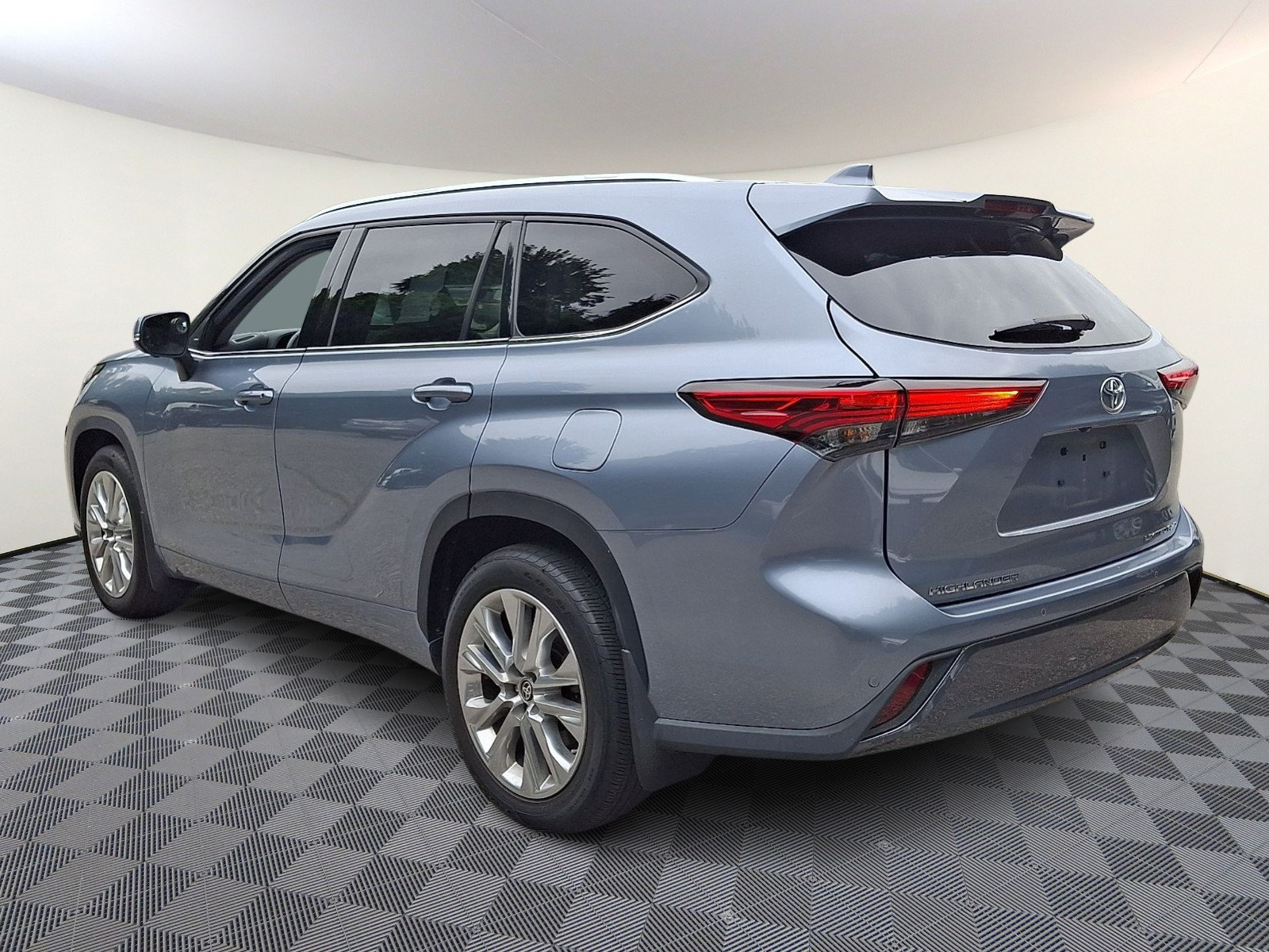 Used 2023 Toyota Highlander Limited SUV
