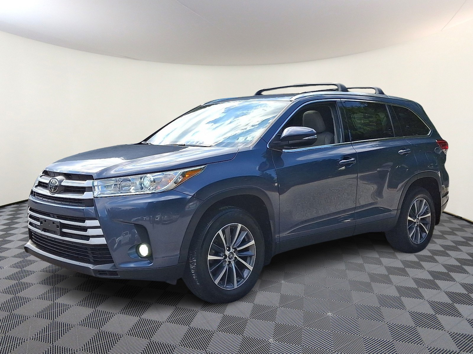 Used 2019 Toyota Highlander XLE V6 SUV