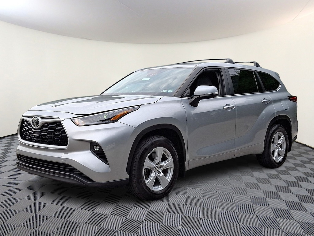 Used 2024 Toyota Highlander LE SUV