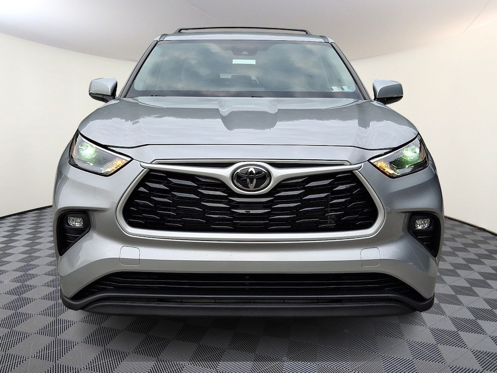 Used 2024 Toyota Highlander LE SUV