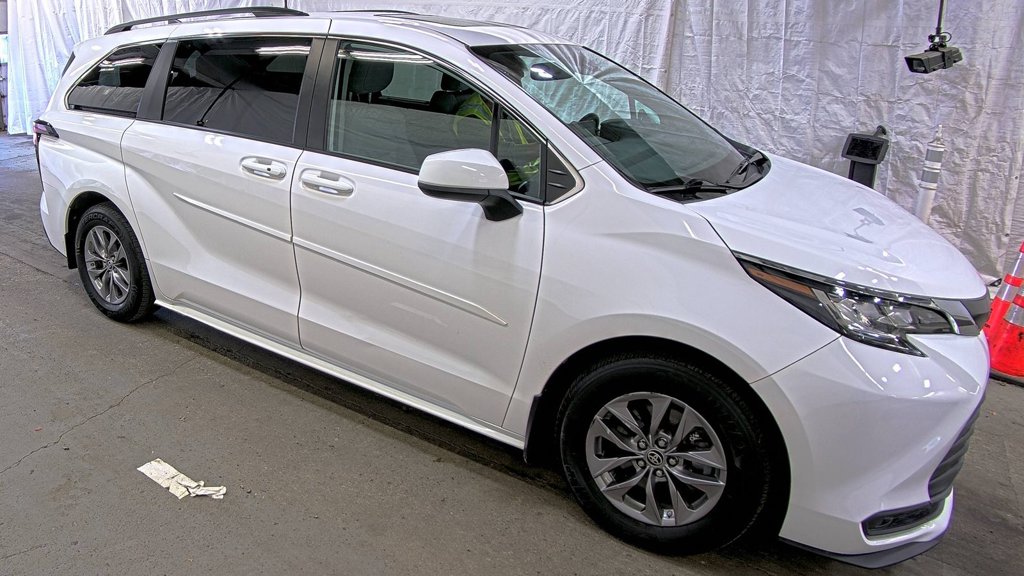Used 2023 Toyota Sienna LE Minivan/Van