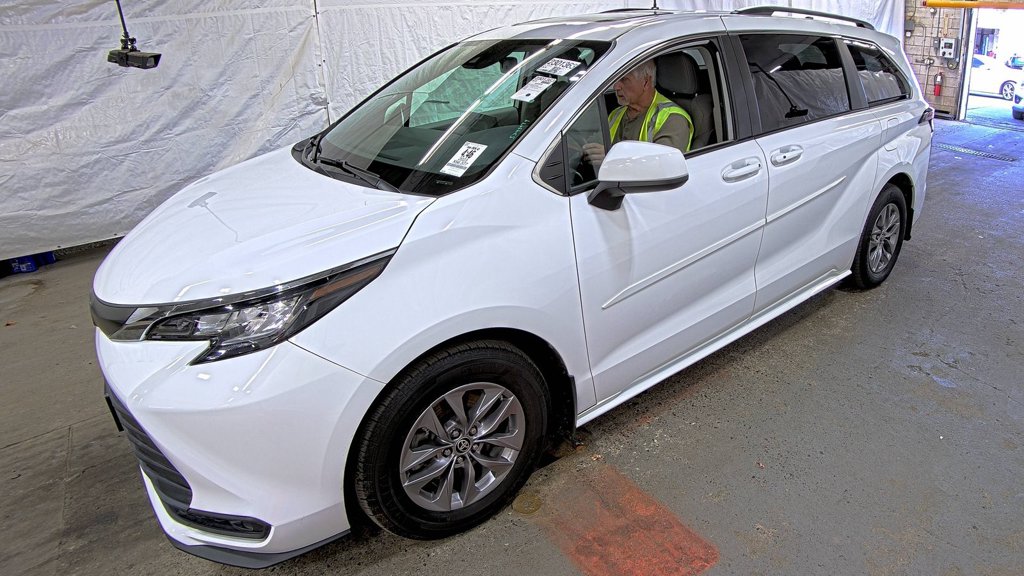 Used 2023 Toyota Sienna LE Minivan/Van