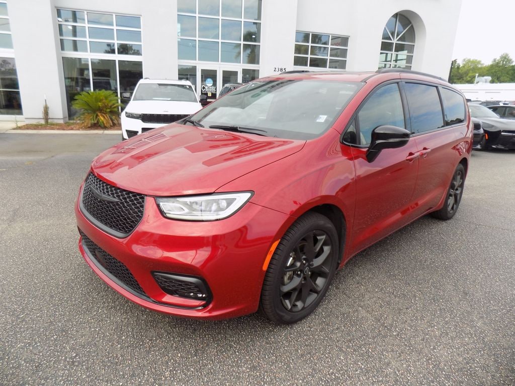 Used 2025 Chrysler Pacifica Limited Minivan/Van