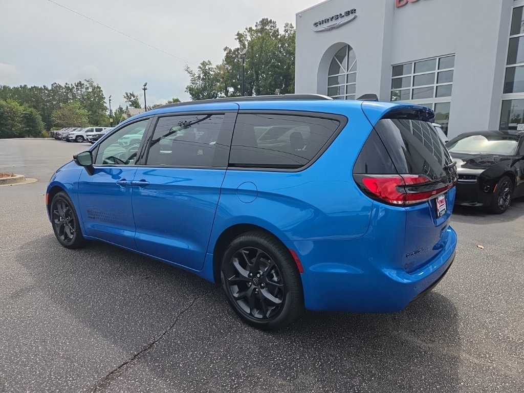 New 2027 Chrysler Pacifica Select Passenger Van