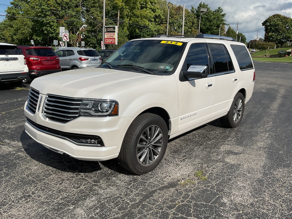Used 2017 Lincoln Navigator Select 4x4 with Navigation and Moon Roof 4x4 Select
