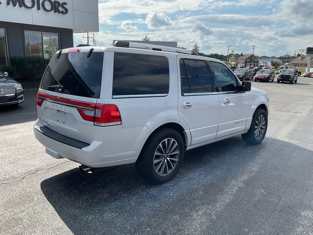 Used 2017 Lincoln Navigator Select 4x4 with Navigation and Moon Roof 4x4 Select
