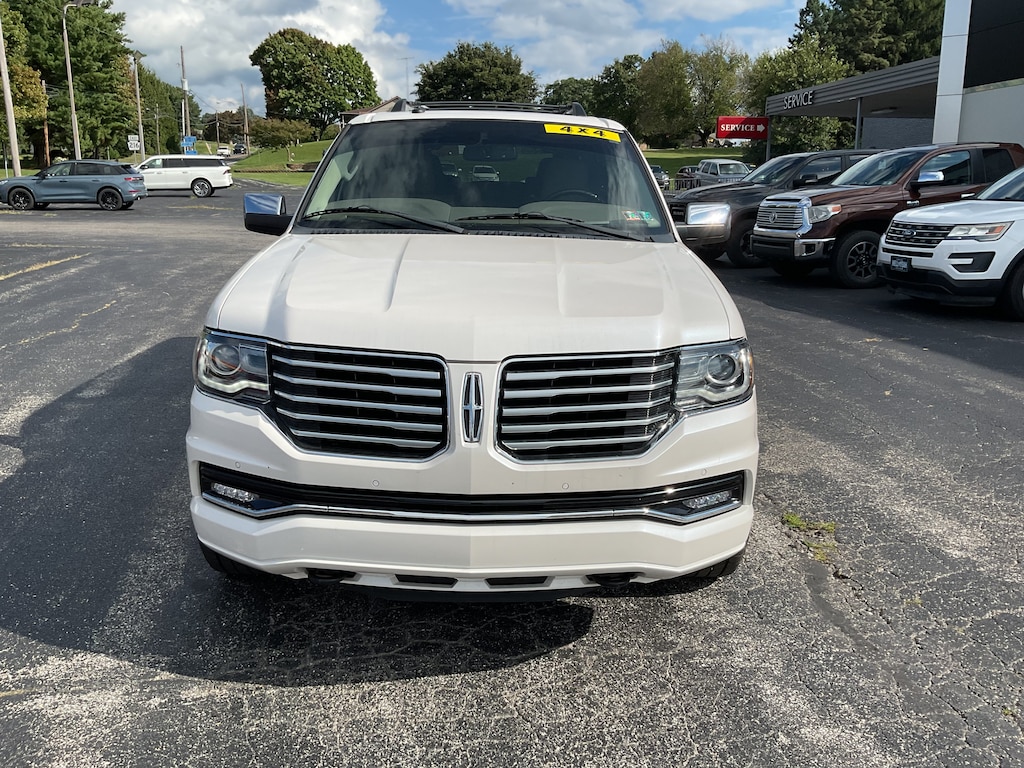 Used 2017 Lincoln Navigator Select 4x4 with Navigation and Moon Roof 4x4 Select