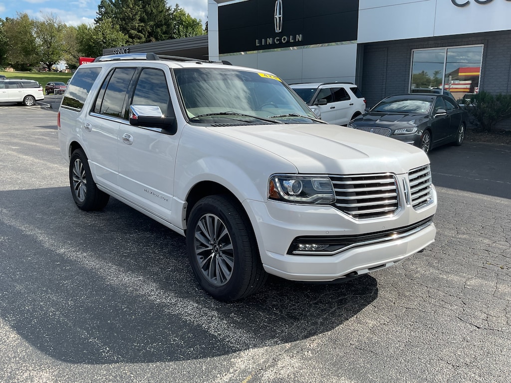 Used 2017 Lincoln Navigator Select 4x4 with Navigation and Moon Roof 4x4 Select