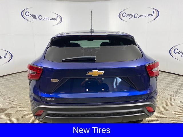 2024 Chevrolet Trax LS - Photo 5