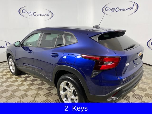 2024 Chevrolet Trax LS - Photo 4