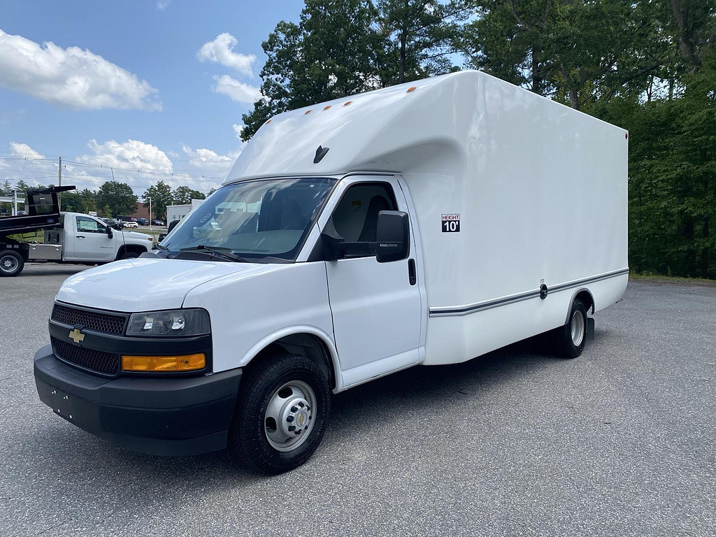 2023 Chevrolet Express Cutaway Base