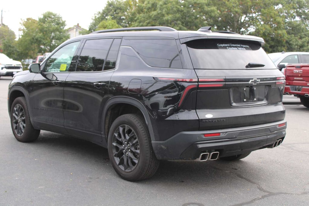 Used 2025 Chevrolet Traverse LT SUV