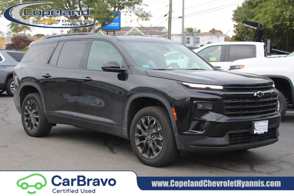 Used 2025 Chevrolet Traverse LT SUV