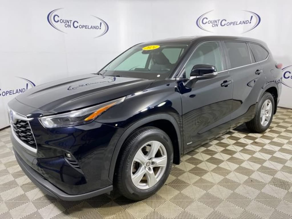 Used 2024 Toyota Highlander Hybrid LE Hybrid LE AWD
