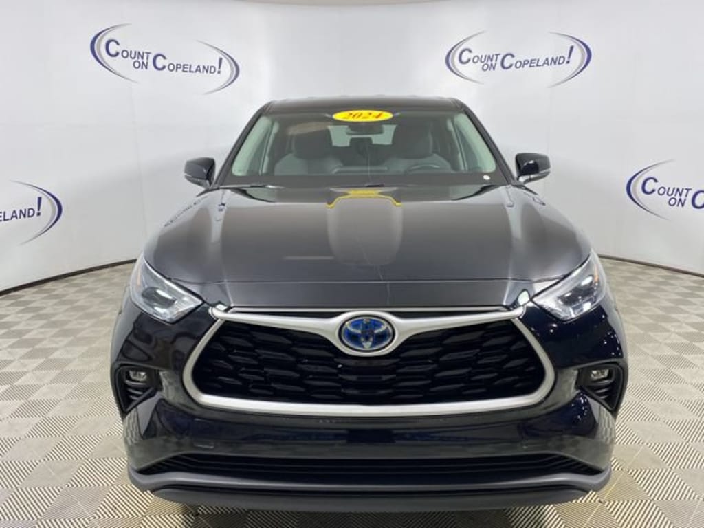 Used 2024 Toyota Highlander Hybrid LE Hybrid LE AWD